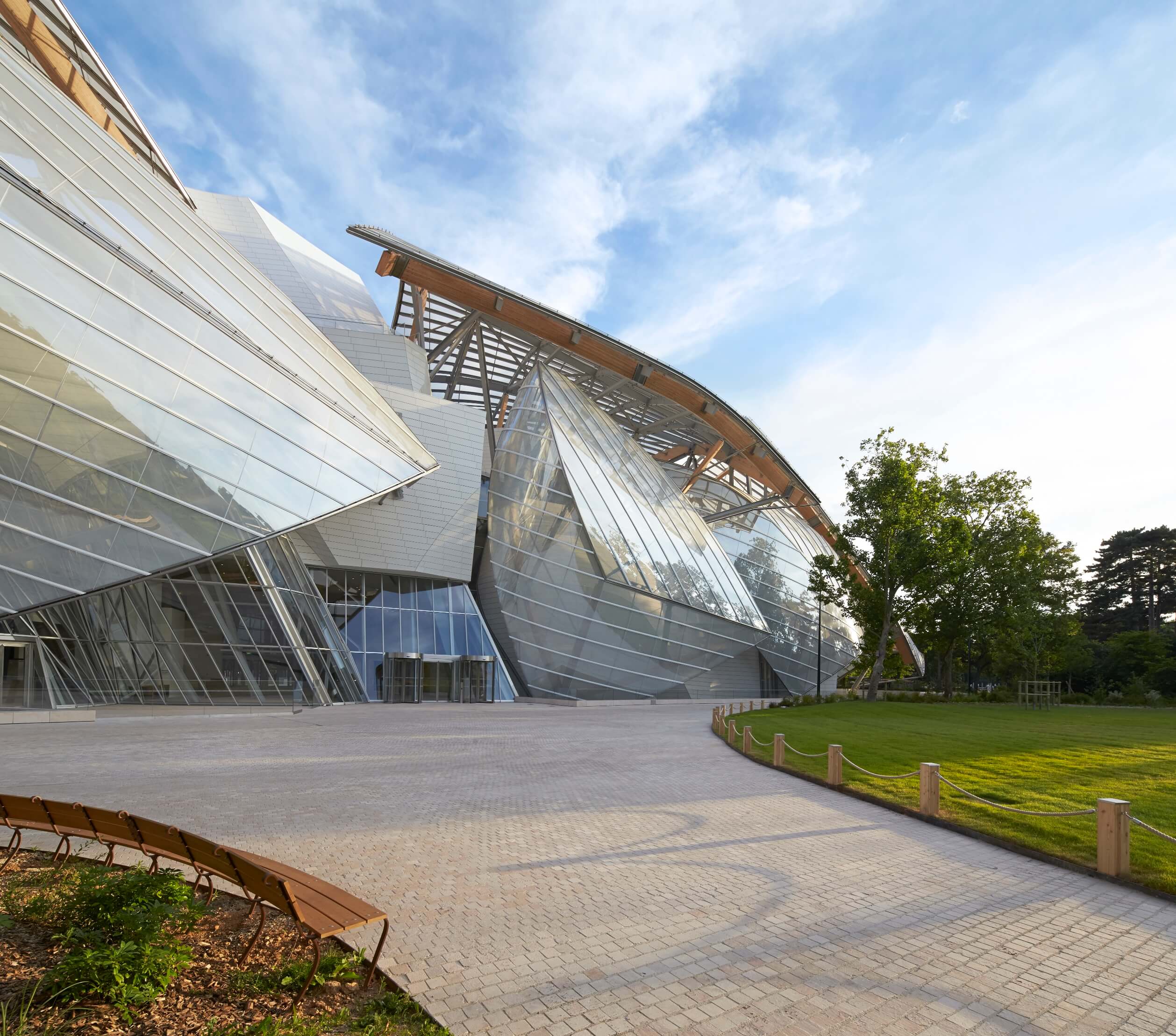 Fondation Louis Vuitton / Gehry Partners  Fondation louis vuitton, Frank  gehry, Gehry